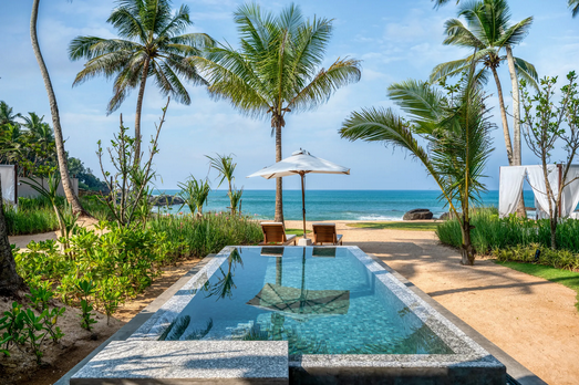 Luxuriöses Boutique-Hotel in Sri Lanka mit Pool, Palmen und Blick auf den Strand und das Meer